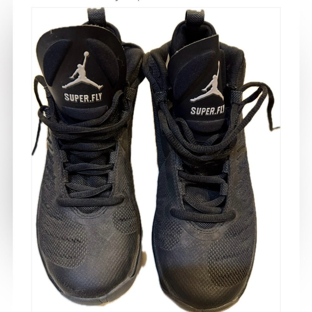 Like New - Boys Jordan size 5.5 sneakers